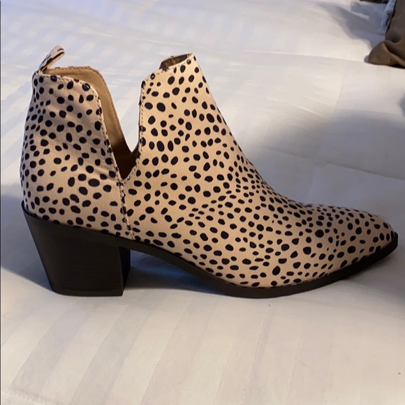Journee collection leopard booties - Picture 1 of 4